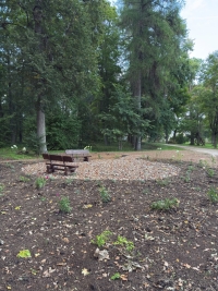Jauna elpa Galēnu muižas parkā: vēstures liecības pārtop ziedošā atpūtas vietā