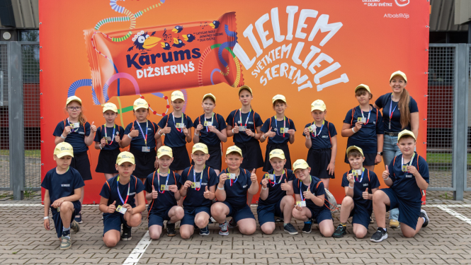 XIII Latvijas Skolu jaunatnes dziesmu un deju svētki: Folkloras kopu programma „Dindaru, dandaru – re, kā varu” un Deju lielkoncerta "Es atvēru Laimas dārzu" mēģinājums