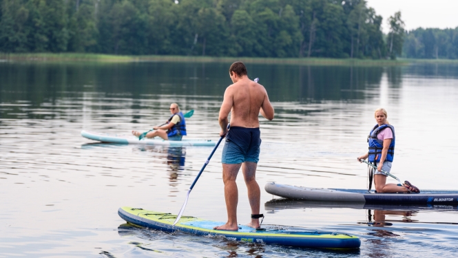 “SUP Sunset Ride” Geļenovas parkā, Jašas-Bicānu ezerā kopā ar VisitPreili