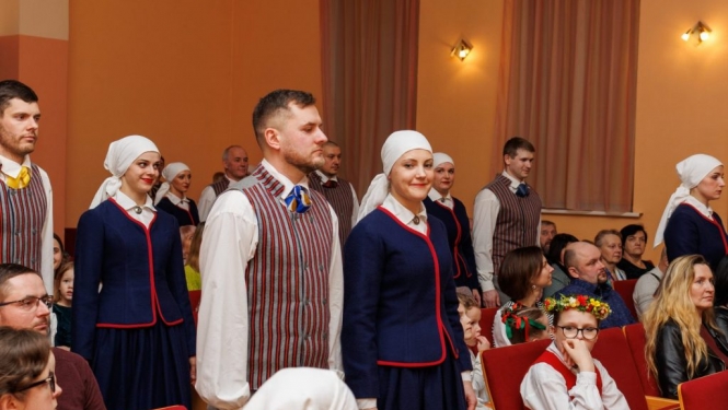 deju-kolektiva-stabulnieki-jubilejas-koncerts-20-pavasari-deja-foto-v-agurjanovs-001-1024x683.jpg