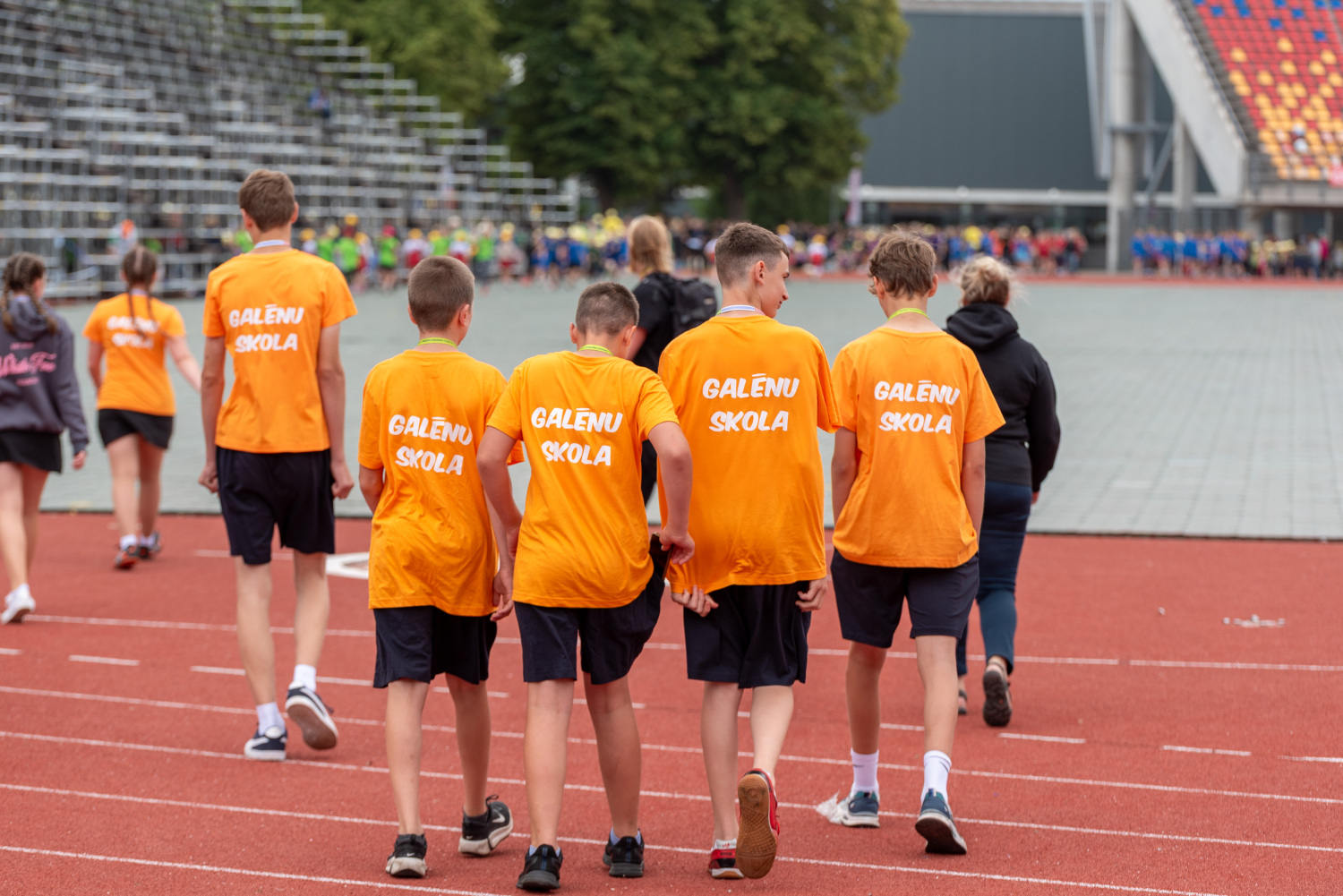 XIII Latvijas Skolu jaunatnes dziesmu un deju svētki: Folkloras kopu programma „Dindaru, dandaru – re, kā varu” un Deju lielkoncerta "Es atvēru Laimas dārzu" mēģinājums