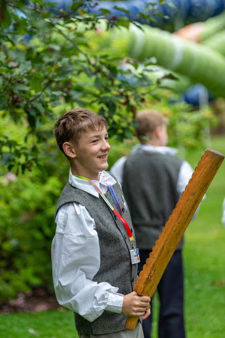XIII Latvijas Skolu jaunatnes dziesmu un deju svētki: Folkloras kopu programma „Dindaru, dandaru – re, kā varu” un Deju lielkoncerta "Es atvēru Laimas dārzu" mēģinājums