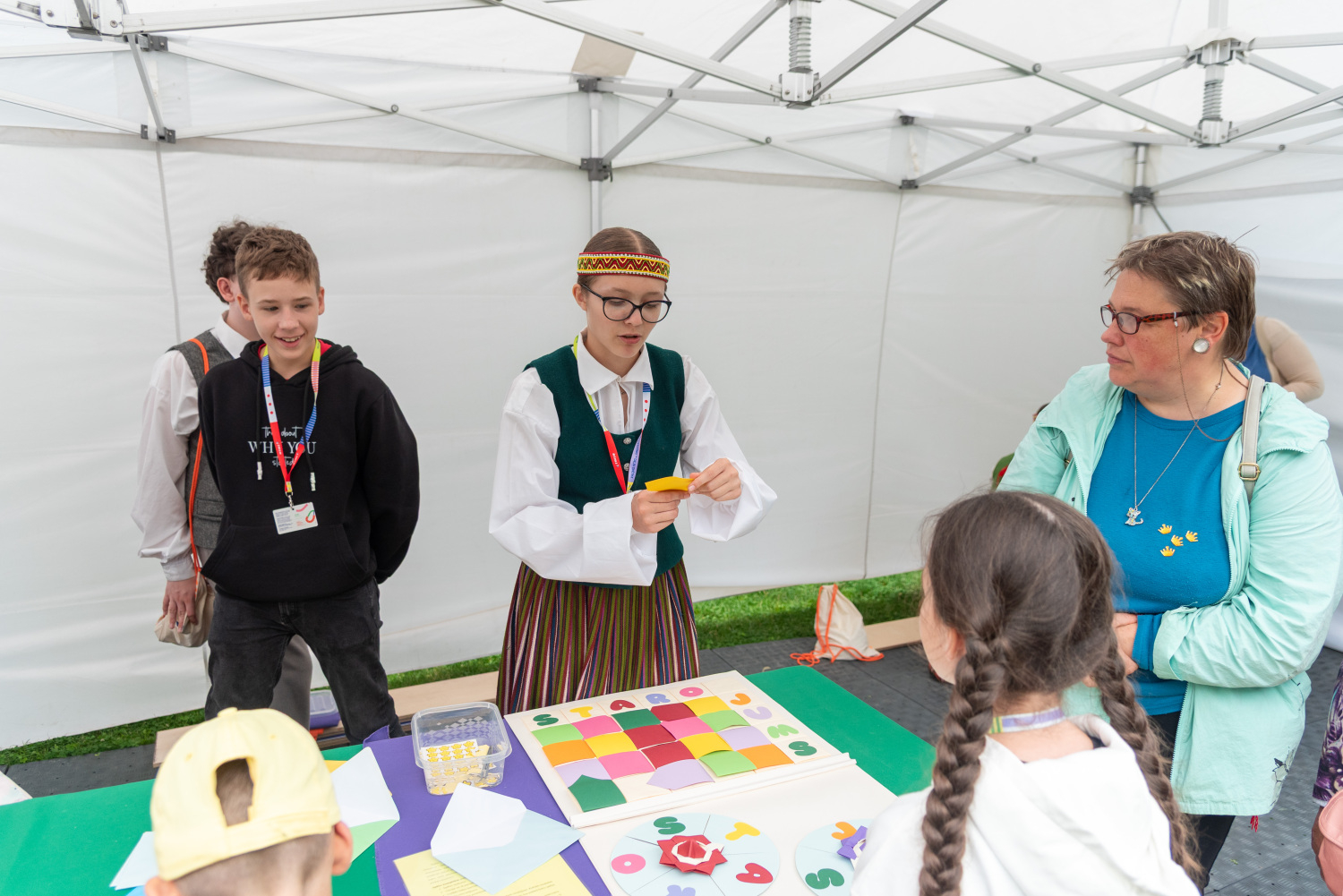 XIII Latvijas Skolu jaunatnes dziesmu un deju svētki: Folkloras kopu programma „Dindaru, dandaru – re, kā varu” un Deju lielkoncerta "Es atvēru Laimas dārzu" mēģinājums