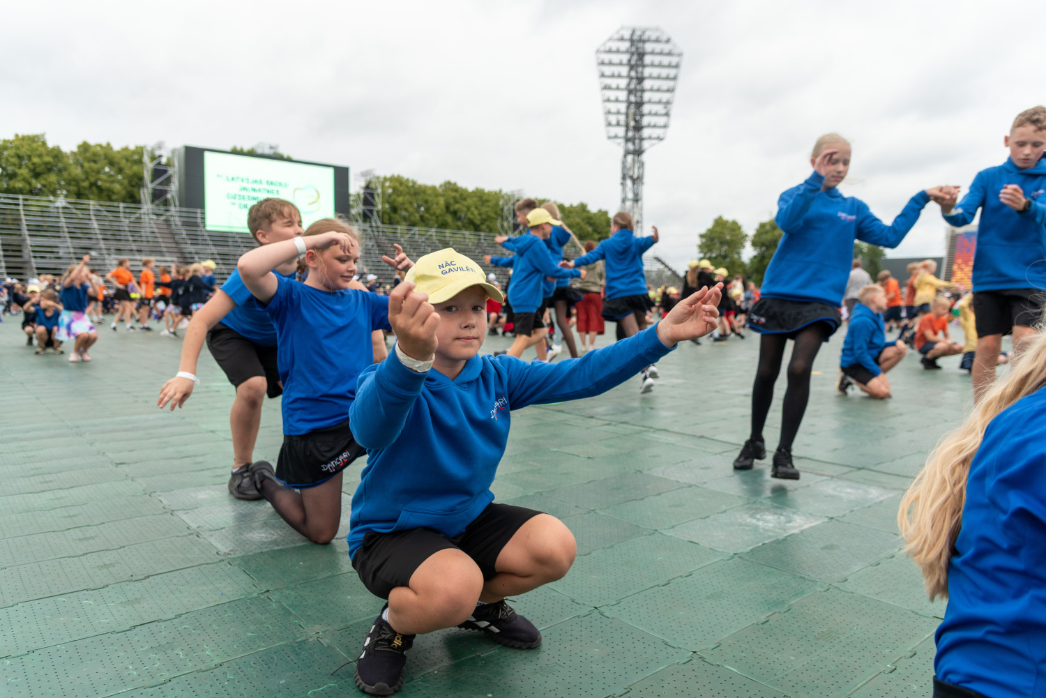 XIII Latvijas Skolu jaunatnes dziesmu un deju svētki: Folkloras kopu programma „Dindaru, dandaru – re, kā varu” un Deju lielkoncerta "Es atvēru Laimas dārzu" mēģinājums