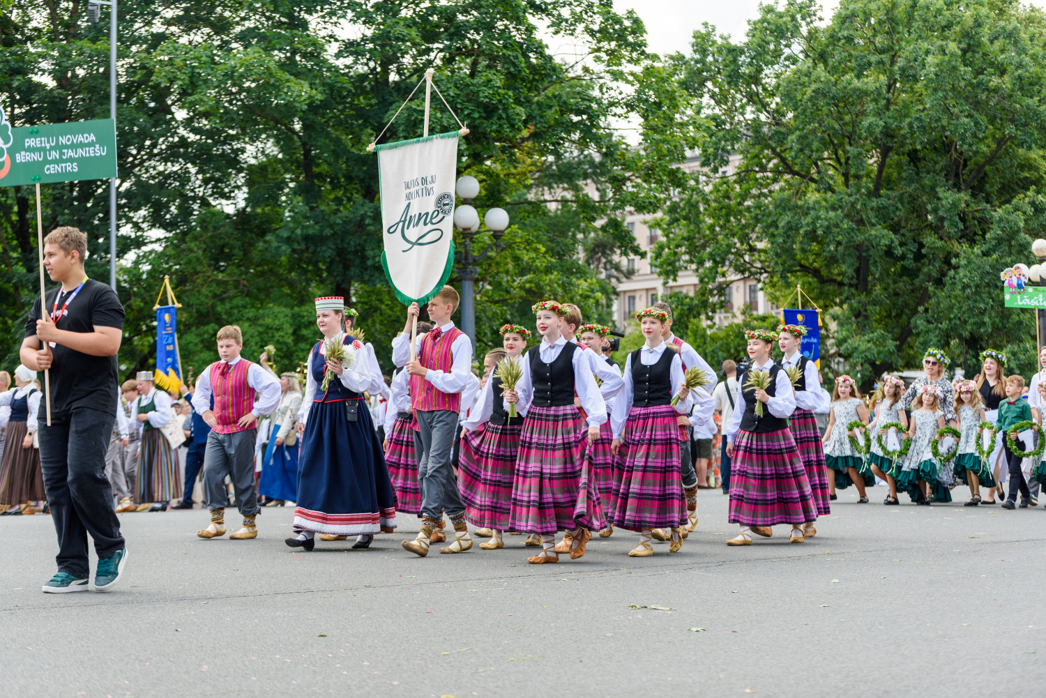 XIII Latvijas Skolu jaunatnes dziesmu un deju svētki: Svētku gājiens 