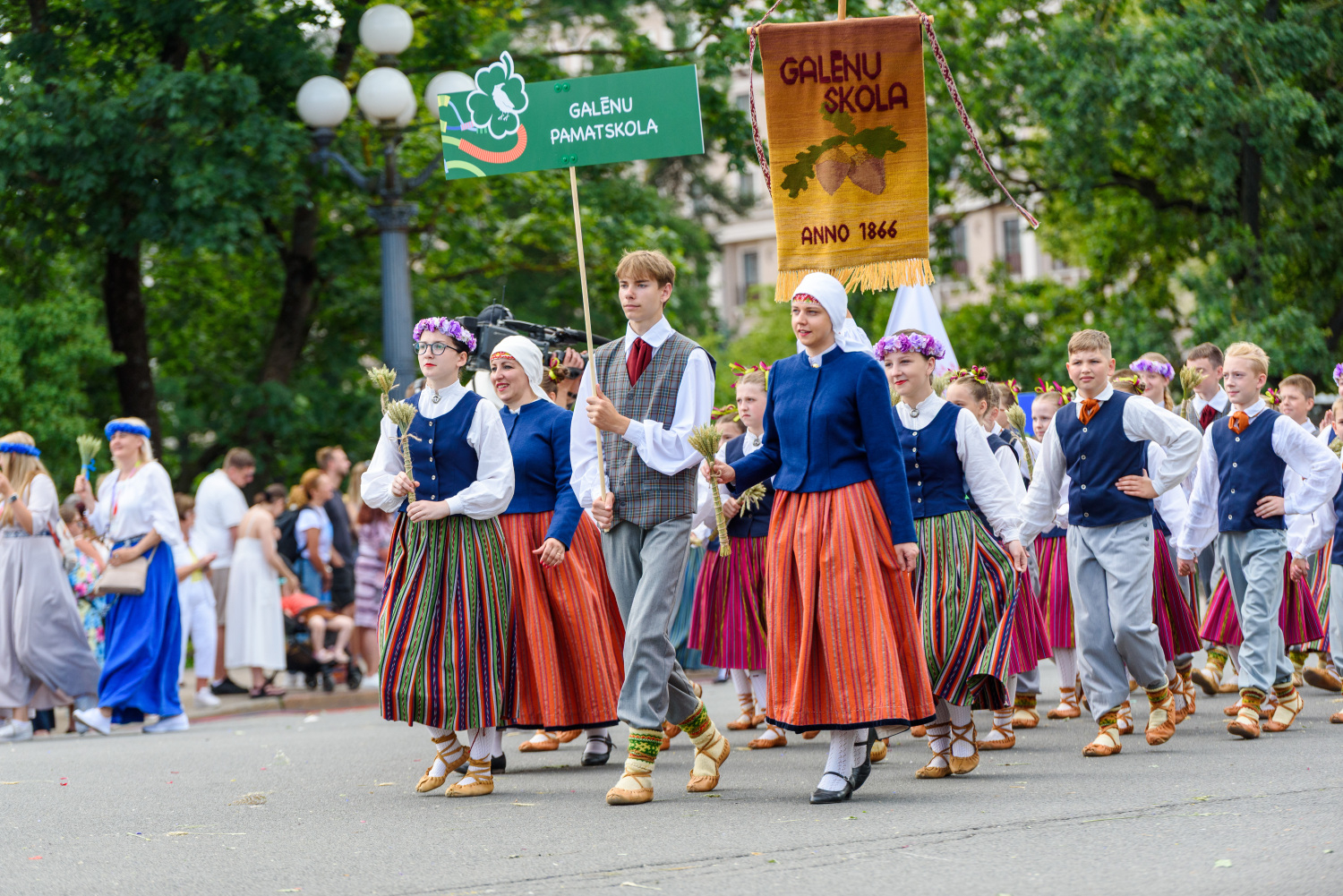 XIII Latvijas Skolu jaunatnes dziesmu un deju svētki: Svētku gājiens 