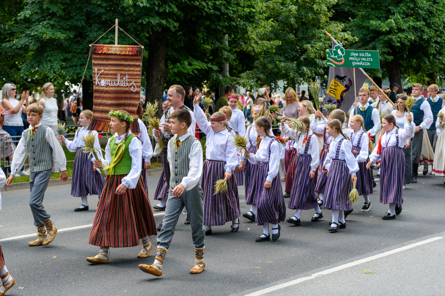 XIII Latvijas Skolu jaunatnes dziesmu un deju svētki: Svētku gājiens 