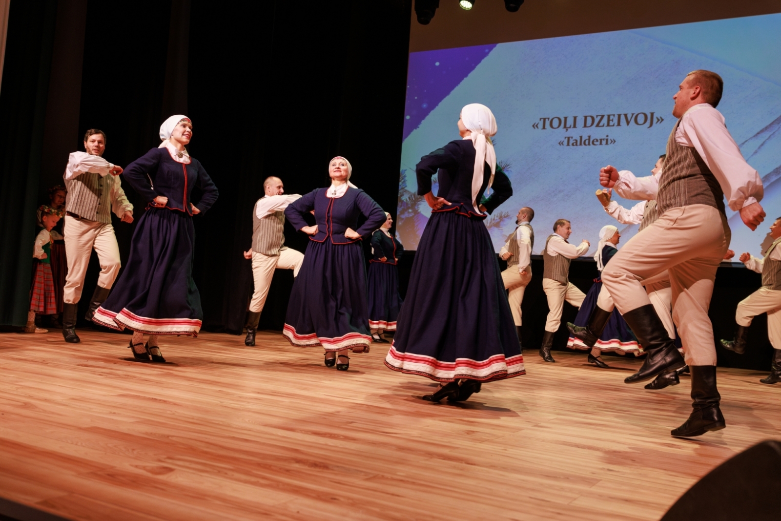 Ziemassvētku koncerts "Viss no jauna atkal sākas"