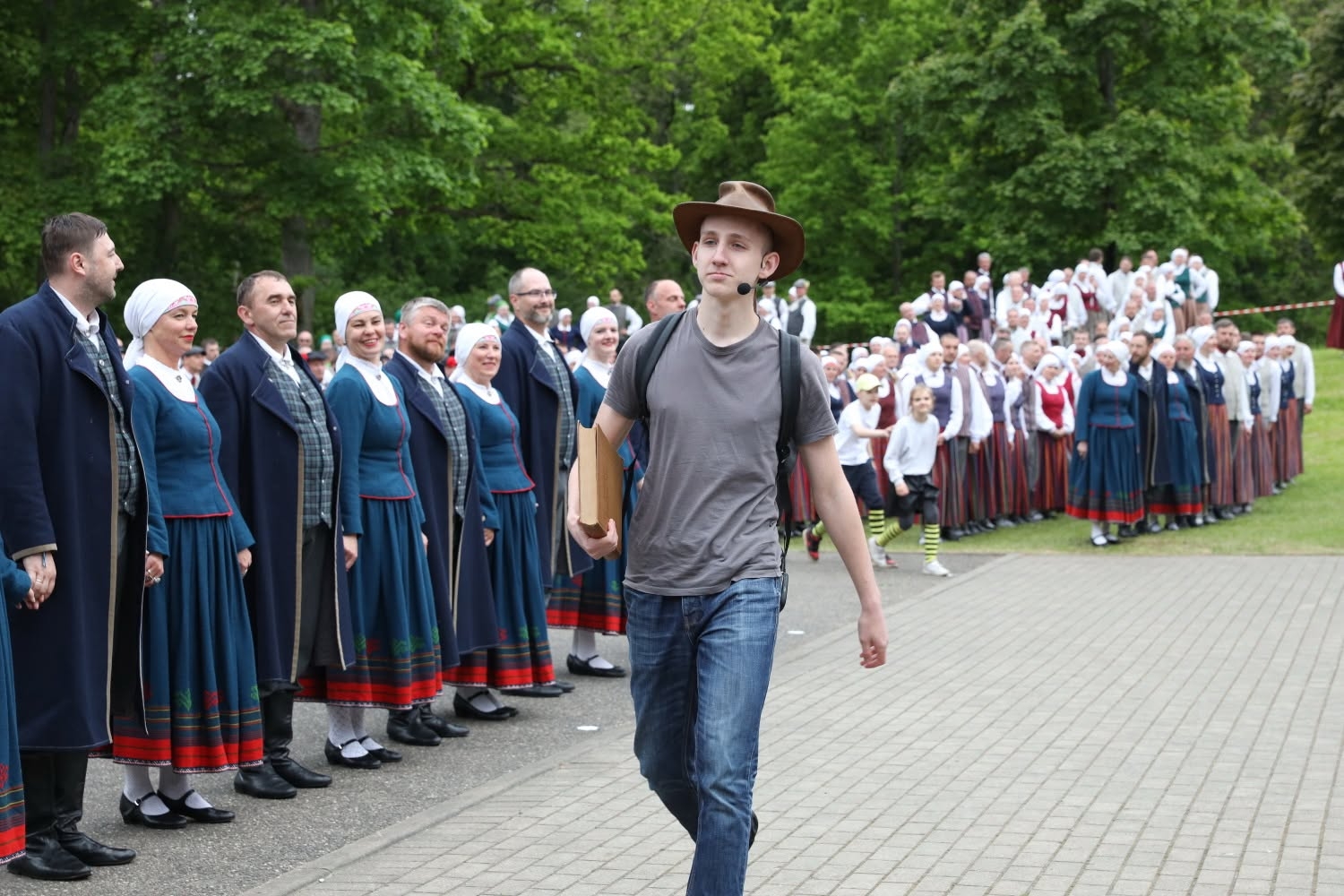 Latgales reģiona vidējās paaudzes un senioru deju kolektīvu lielkoncerts “Doncojam puļceņā kai bitis kūzulā”