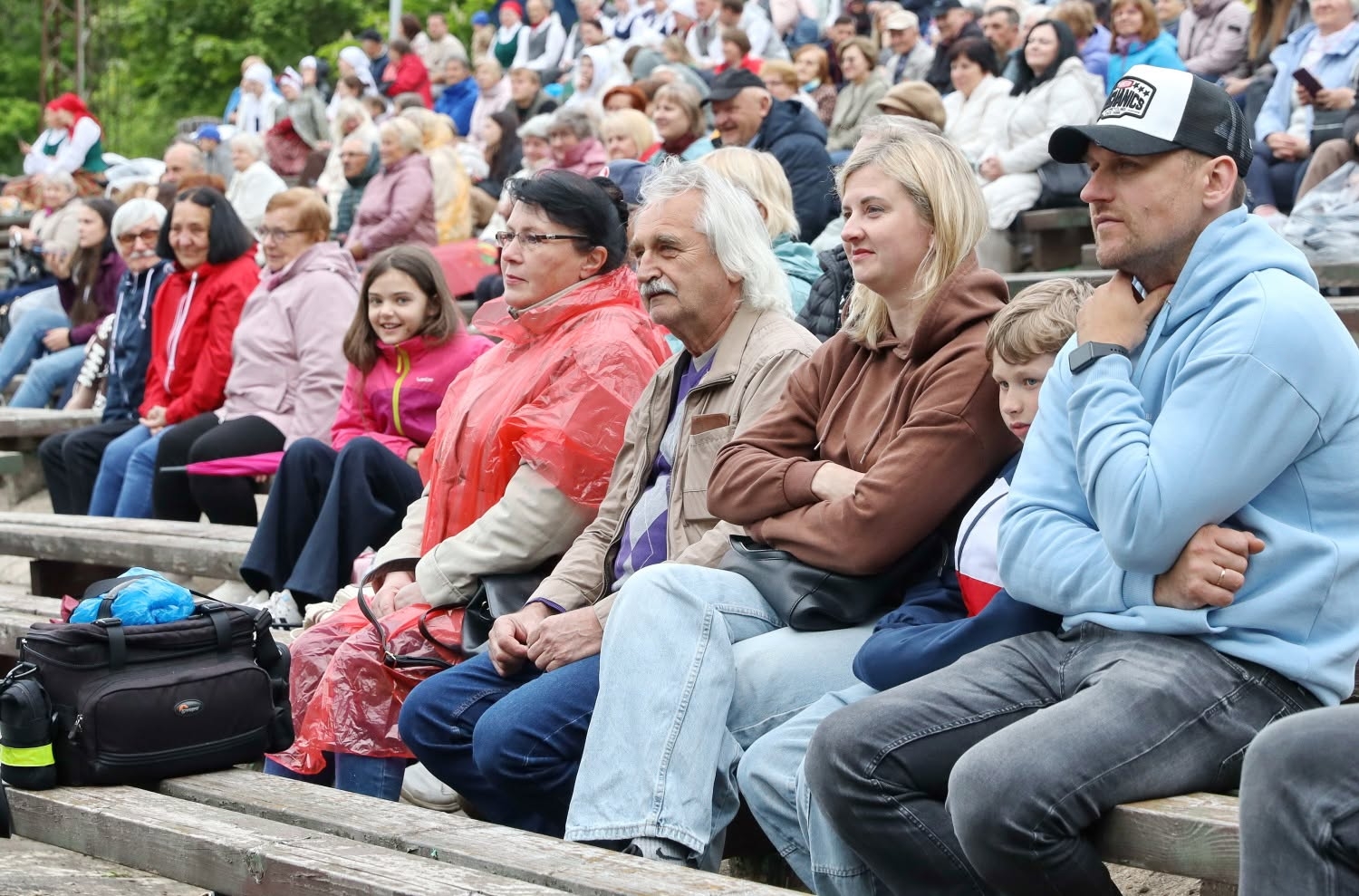 Latgales reģiona vidējās paaudzes un senioru deju kolektīvu lielkoncerts “Doncojam puļceņā kai bitis kūzulā”