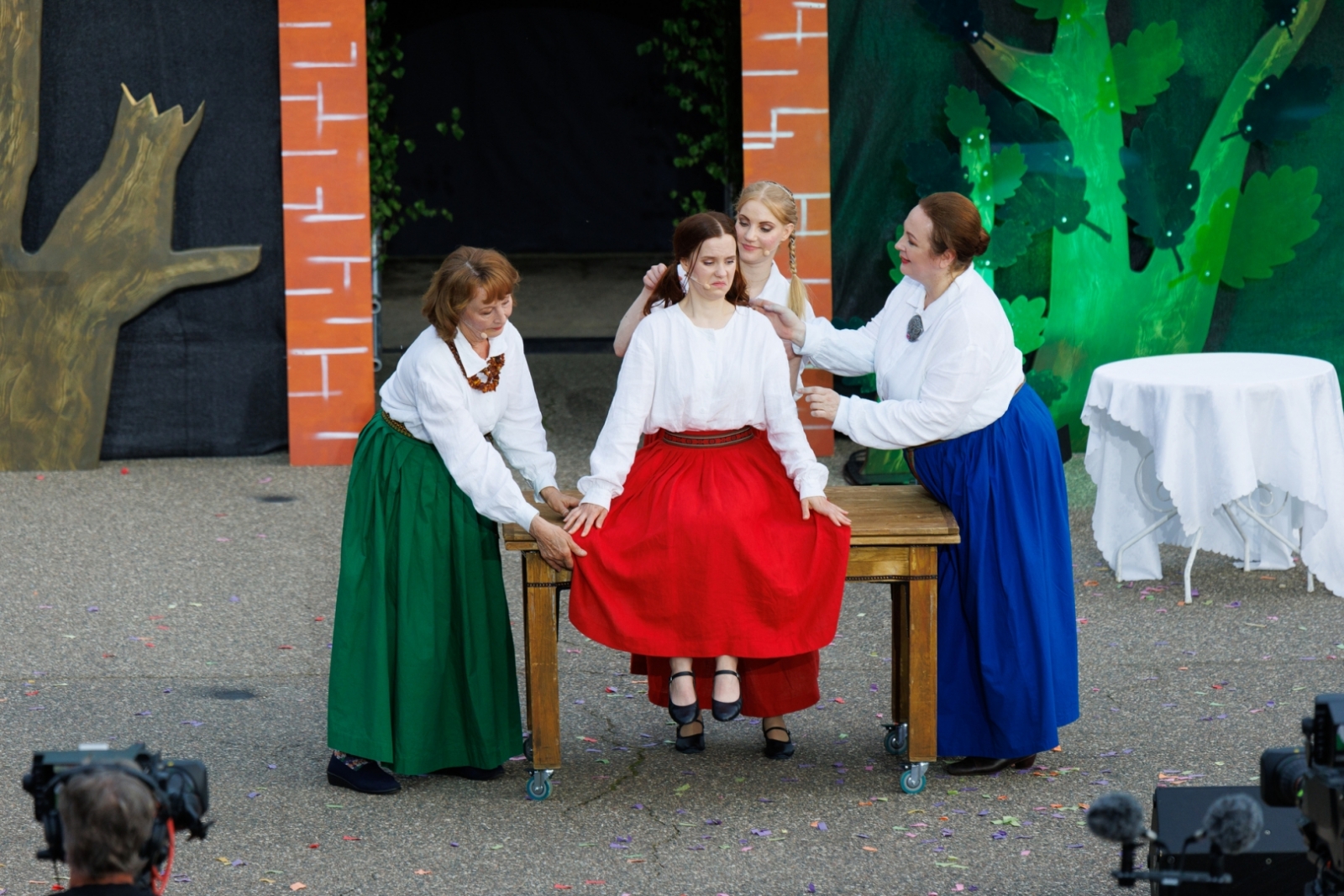 3. Jāņu festivāls ar koncertuzvedumu “Meklē mani papardēs”. 