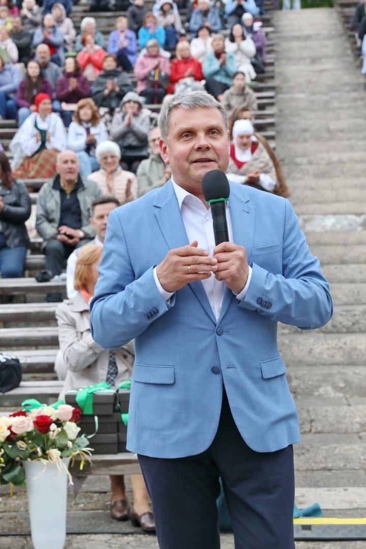 Latgales reģiona vidējās paaudzes un senioru deju kolektīvu lielkoncerts “Doncojam puļceņā kai bitis kūzulā”