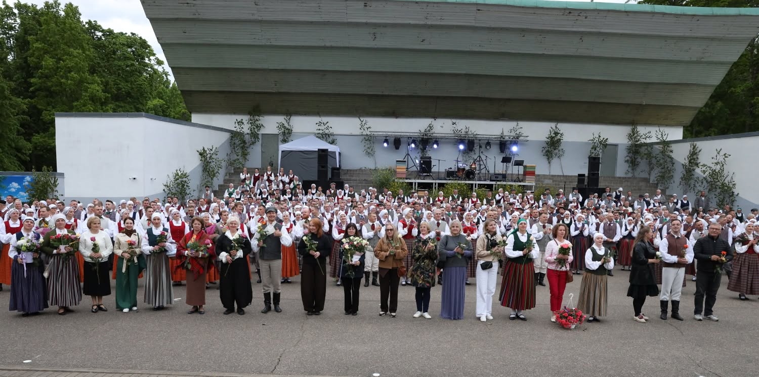 Latgales reģiona vidējās paaudzes un senioru deju kolektīvu lielkoncerts “Doncojam puļceņā kai bitis kūzulā”