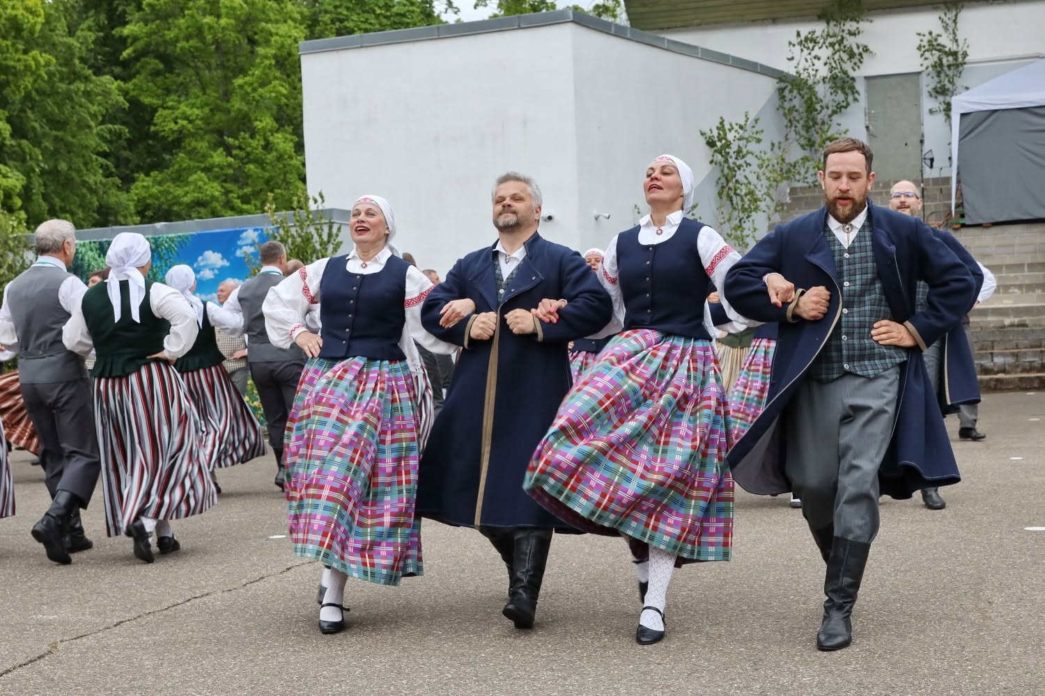 Latgales reģiona vidējās paaudzes un senioru deju kolektīvu lielkoncerts “Doncojam puļceņā kai bitis kūzulā”