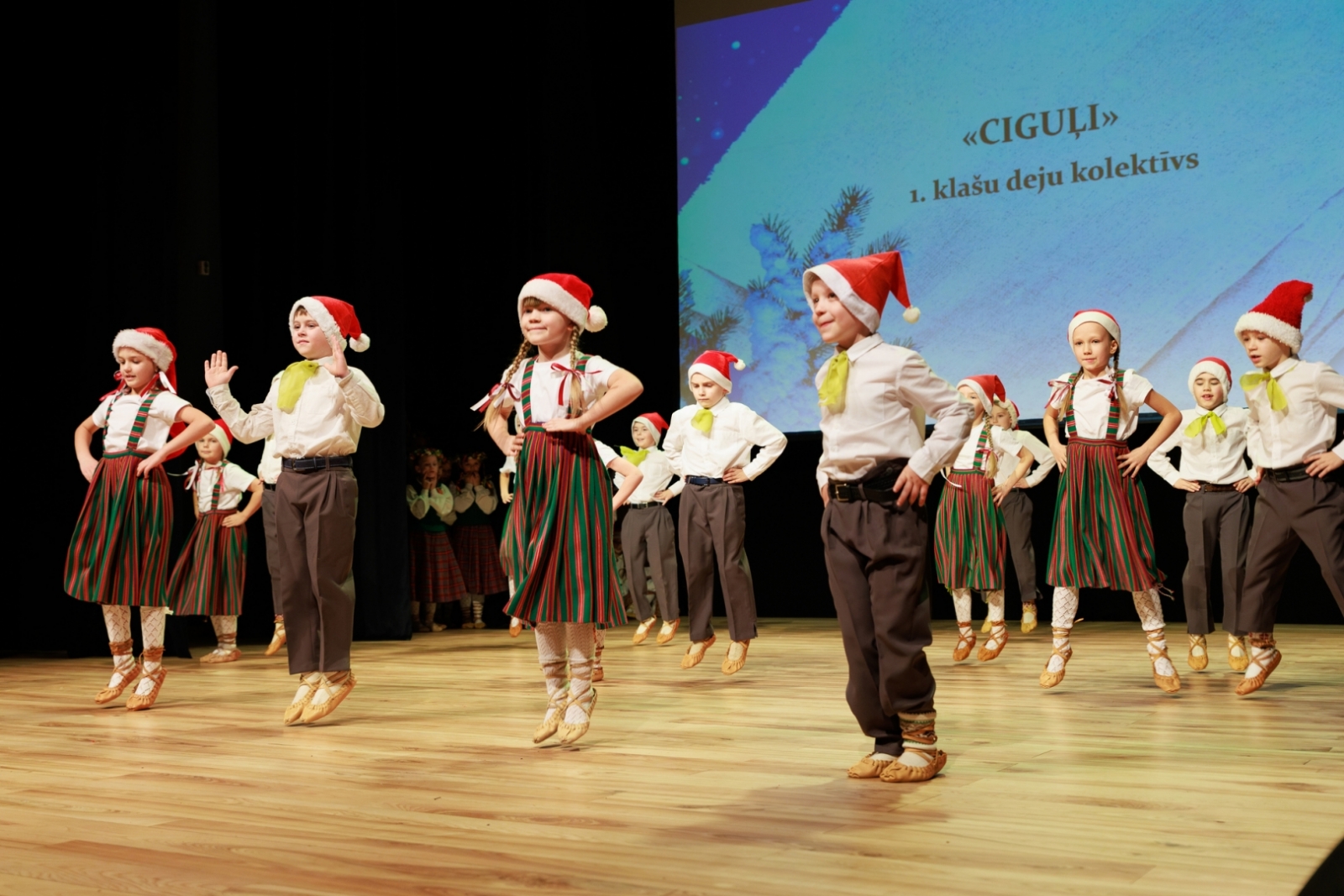 Ziemassvētku koncerts "Viss no jauna atkal sākas"