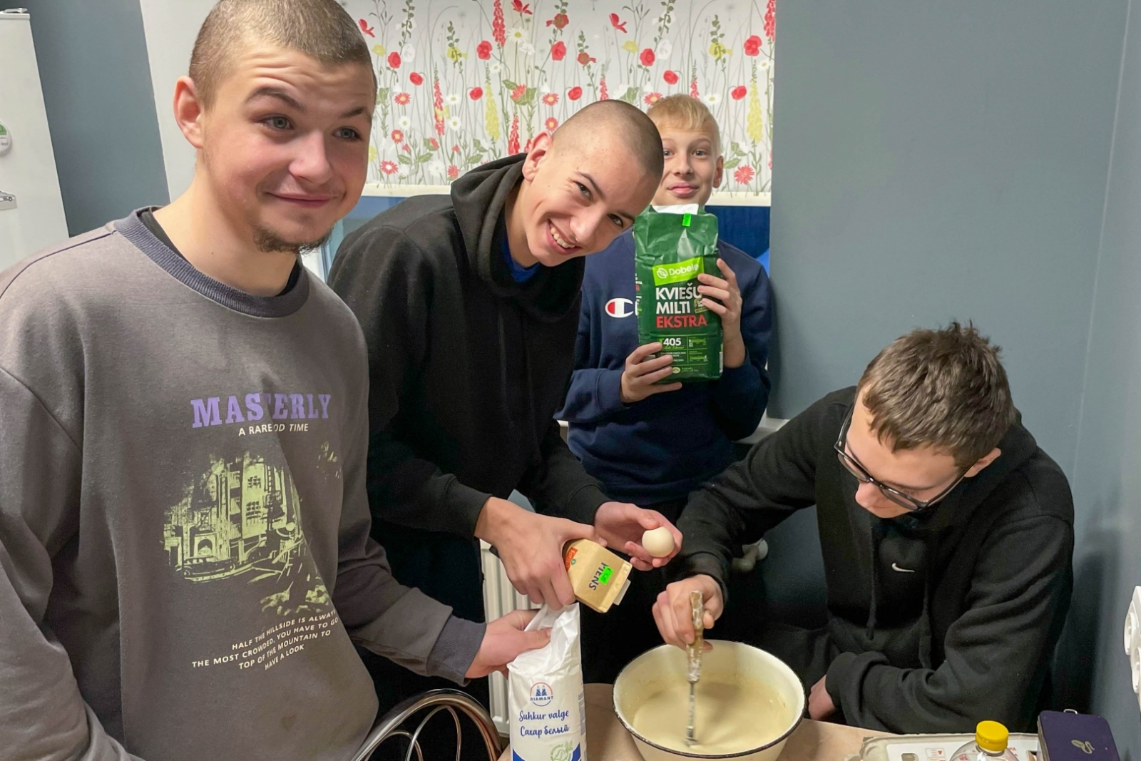 Riebiņu MJIC "Pakāpieni" aizvadīts pankūku gatavošanas un sarunu vakars "Uzcep sev pankūku"