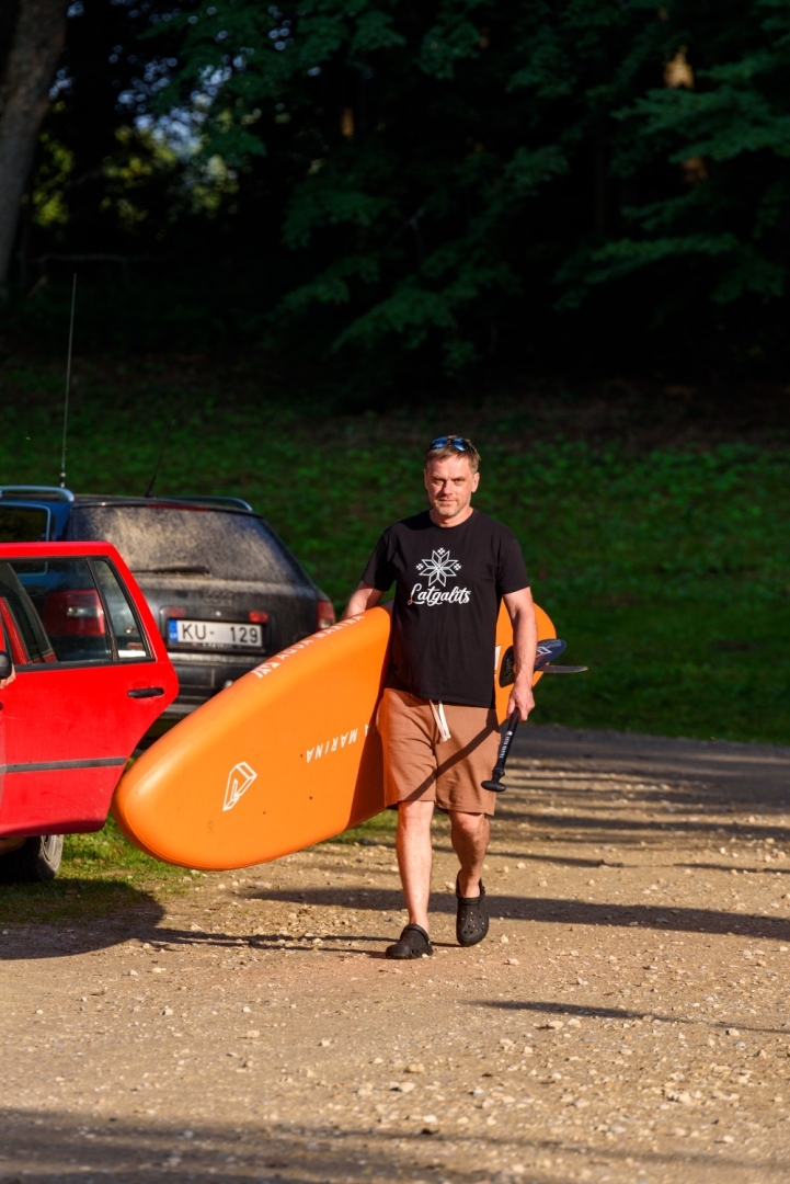 “SUP Sunset Ride” Geļenovas parkā, Jašas-Bicānu ezerā kopā ar VisitPreili