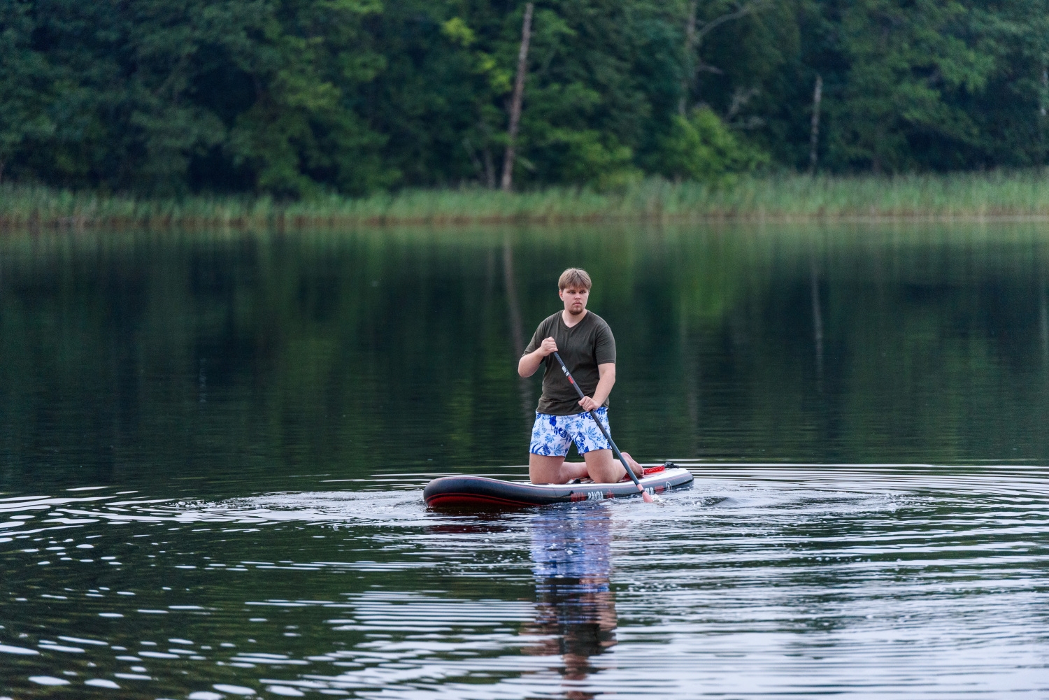 “SUP Sunset Ride” Geļenovas parkā, Jašas-Bicānu ezerā kopā ar VisitPreili