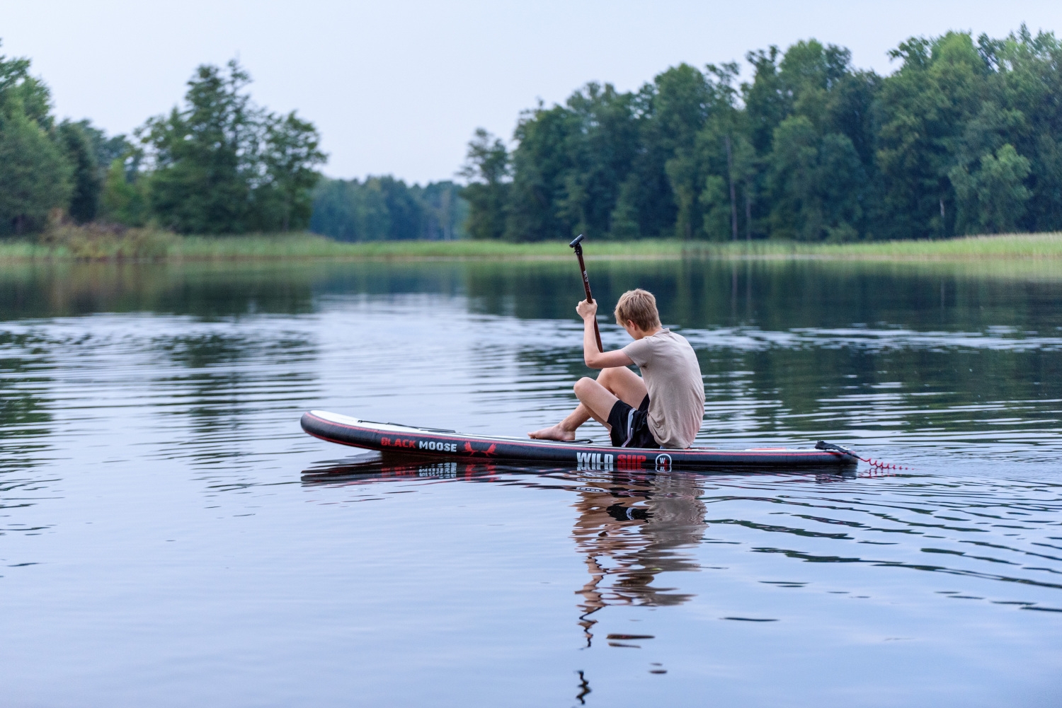 “SUP Sunset Ride” Geļenovas parkā, Jašas-Bicānu ezerā kopā ar VisitPreili