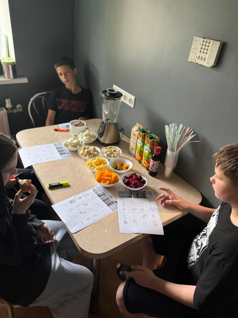 Vasarīgs kopābūšanas pasākums jauniešiem – ‘’Smūtiju bingo’’ Riebiņu MJIC ‘’Pakāpieni’’
