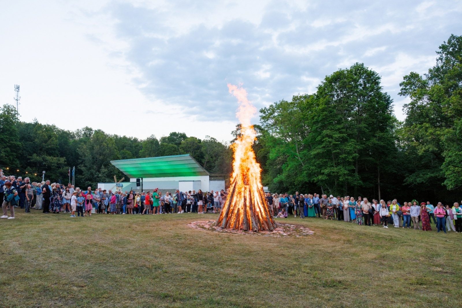 3. Jāņu festivāls ar koncertuzvedumu “Meklē mani papardēs”