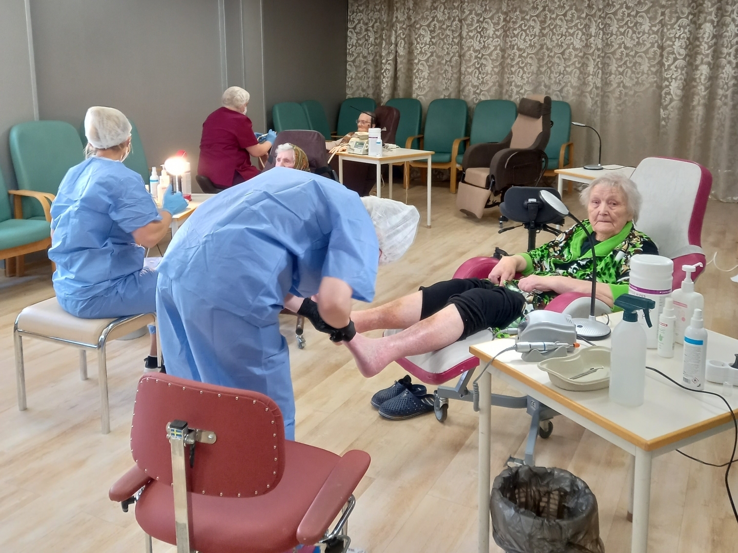 SAC "Vārkava" priecē klientus ar peonijām un topošo podologu pakalpojumiem