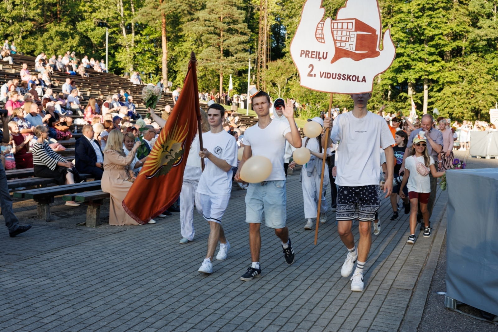 Preiļu pilsētas svētku gājiens "Mēness ziedi"
