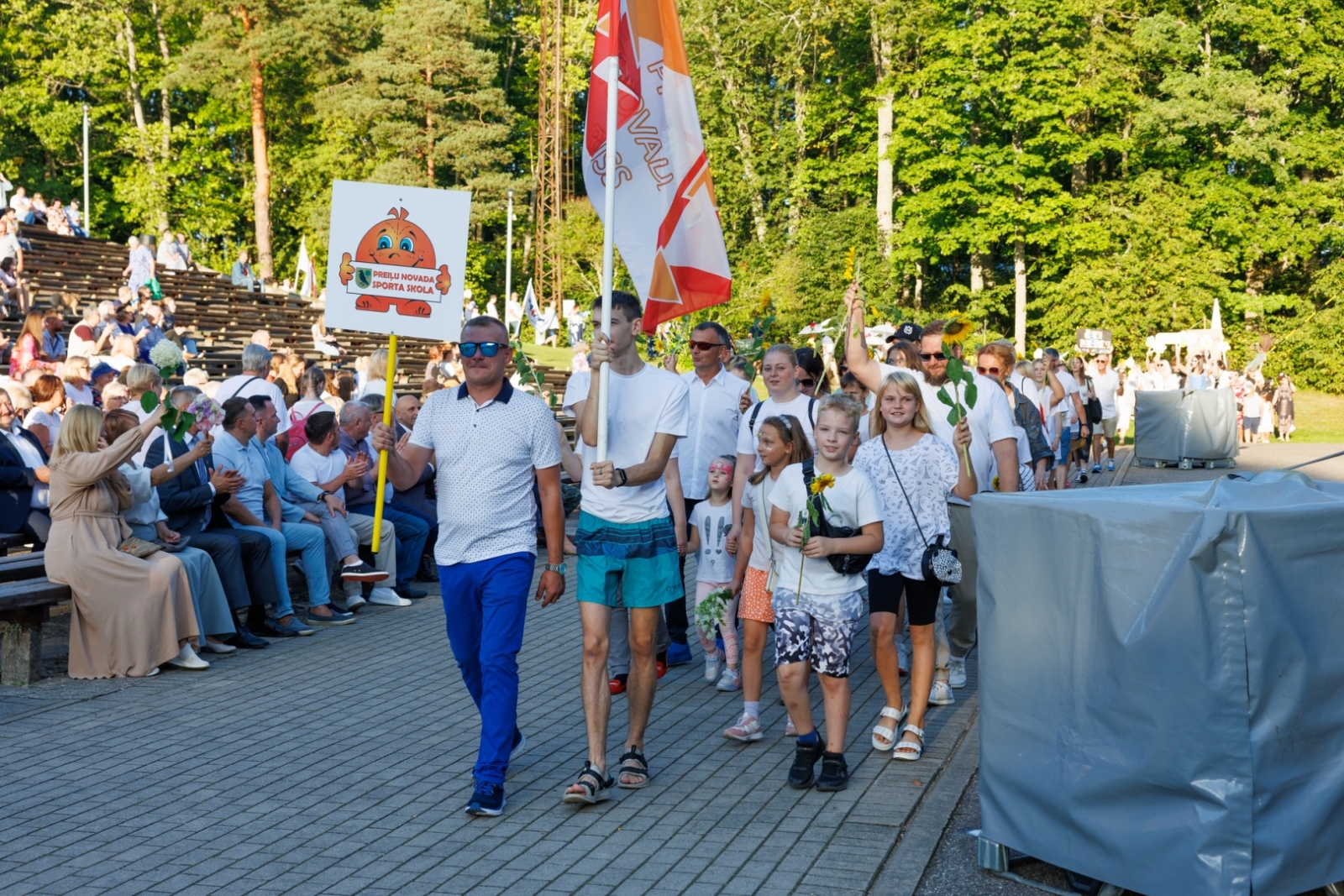 Preiļu pilsētas svētku gājiens "Mēness ziedi"
