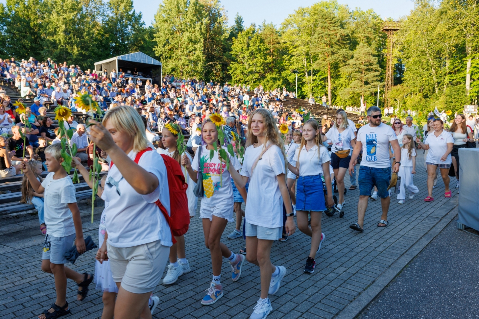 Preiļu pilsētas svētku gājiens "Mēness ziedi"