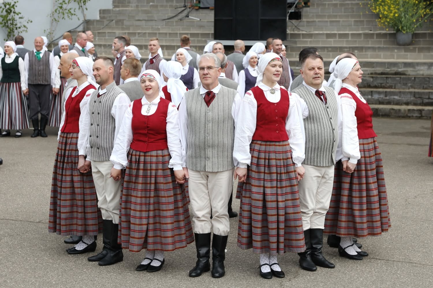 Latgales reģiona vidējās paaudzes un senioru deju kolektīvu lielkoncerts “Doncojam puļceņā kai bitis kūzulā”