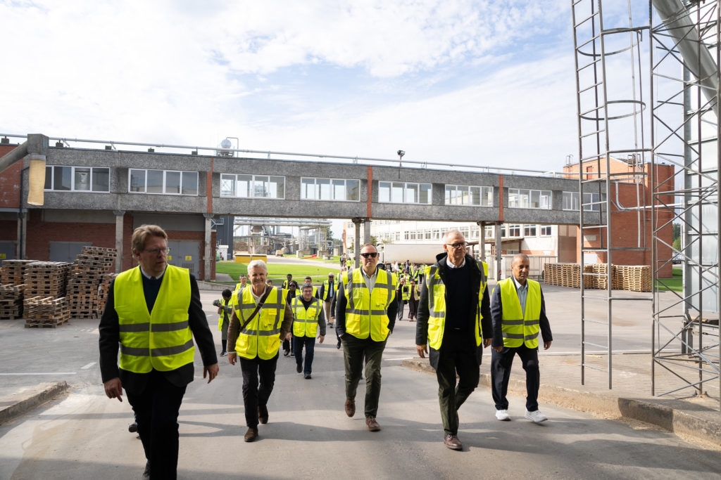 Vairāk nekā 40 ārvalstu diplomātisko pārstāvniecību vadītāji Latgalē iepazīst reģiona investīciju potenciālu un austrumu pierobežas izaicinājumus