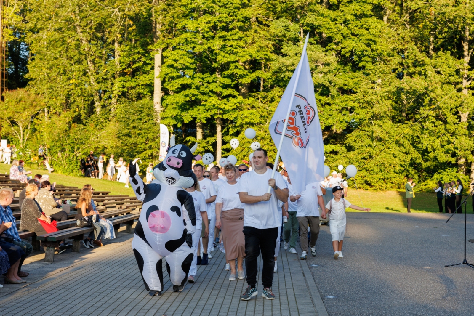 Preiļu pilsētas svētku gājiens "Mēness ziedi"