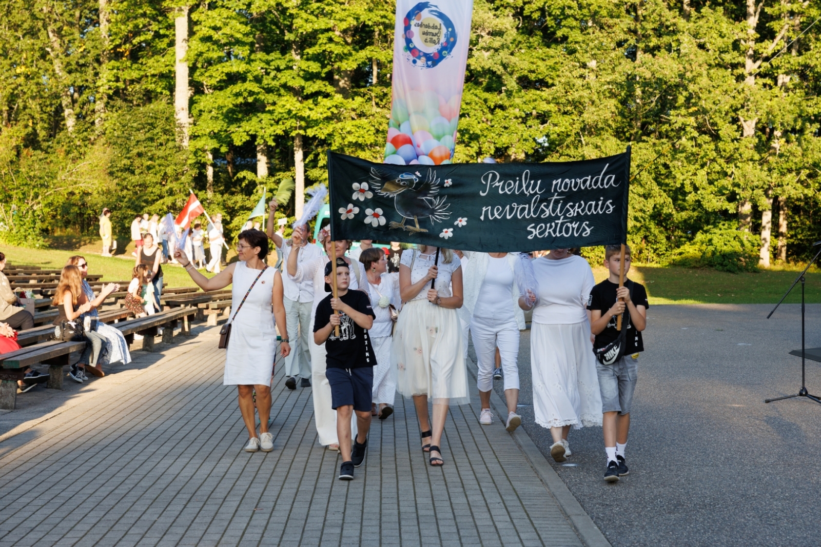 Preiļu pilsētas svētku gājiens "Mēness ziedi"
