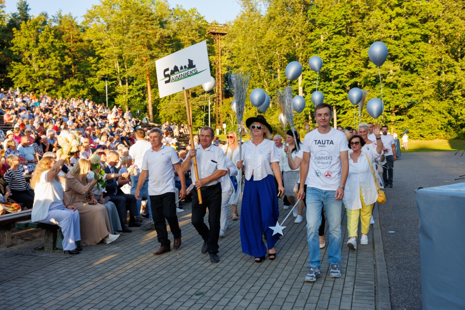 Preiļu pilsētas svētku gājiens "Mēness ziedi"