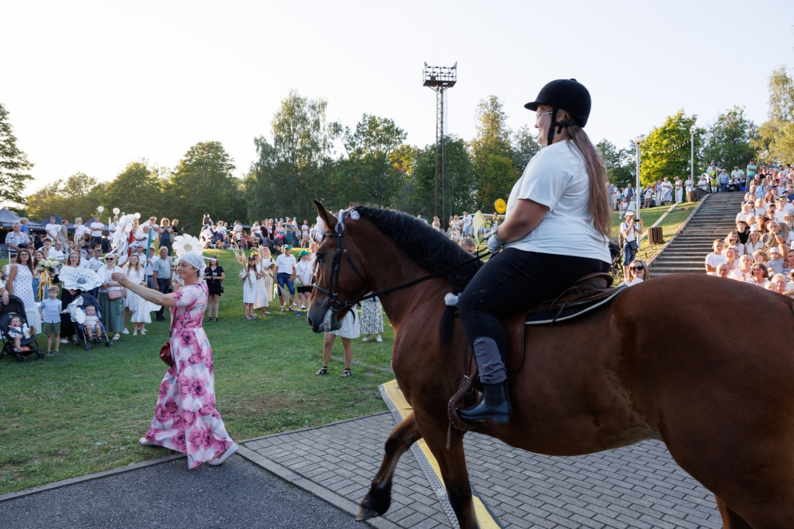 Preiļu pilsētas svētku gājiens "Mēness ziedi"