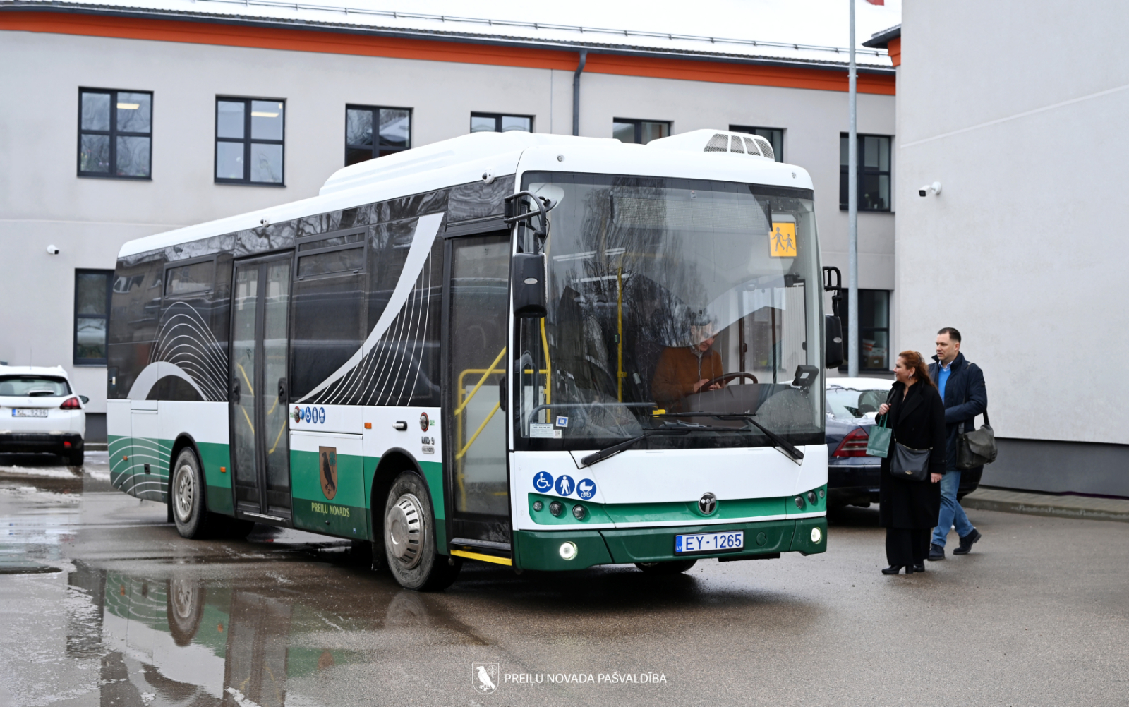 Realizējot projektu “Preiļu novada pašvaldības funkciju īstenošanai un pakalpojumu sniegšanai nepieciešamo bezemisiju transportlīdzekļa iegāde”, pašvaldībai piegādāts M3 kategorijas elektroautobuss