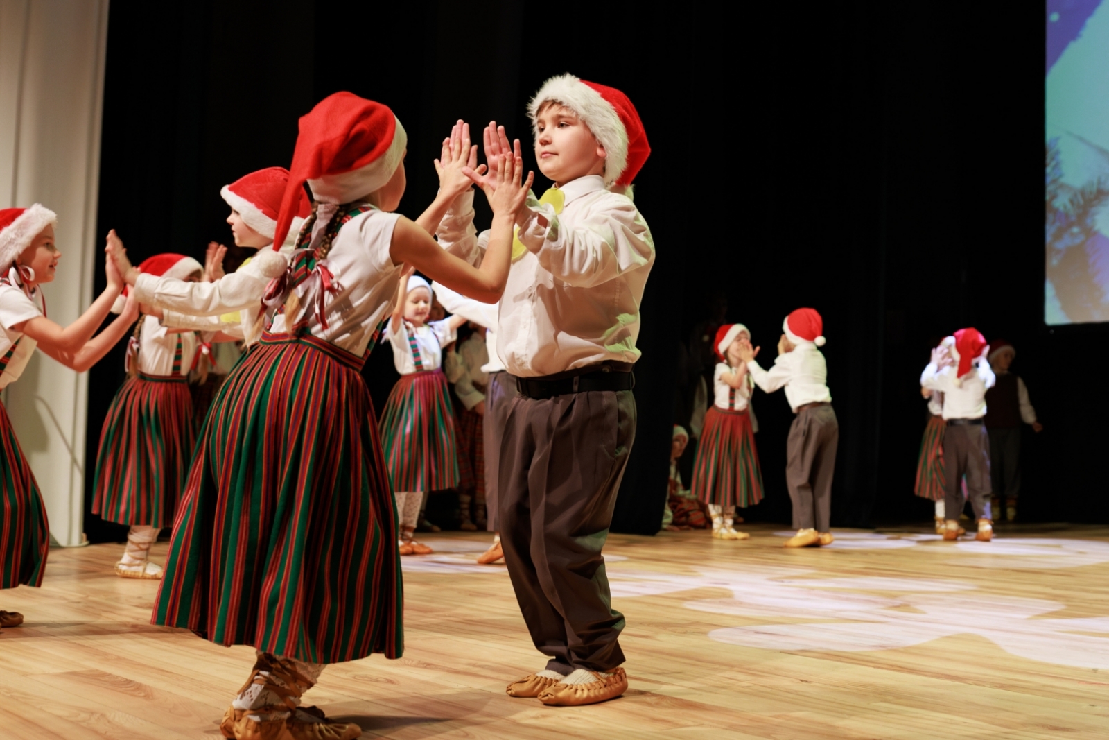 Ziemassvētku koncerts "Viss no jauna atkal sākas"