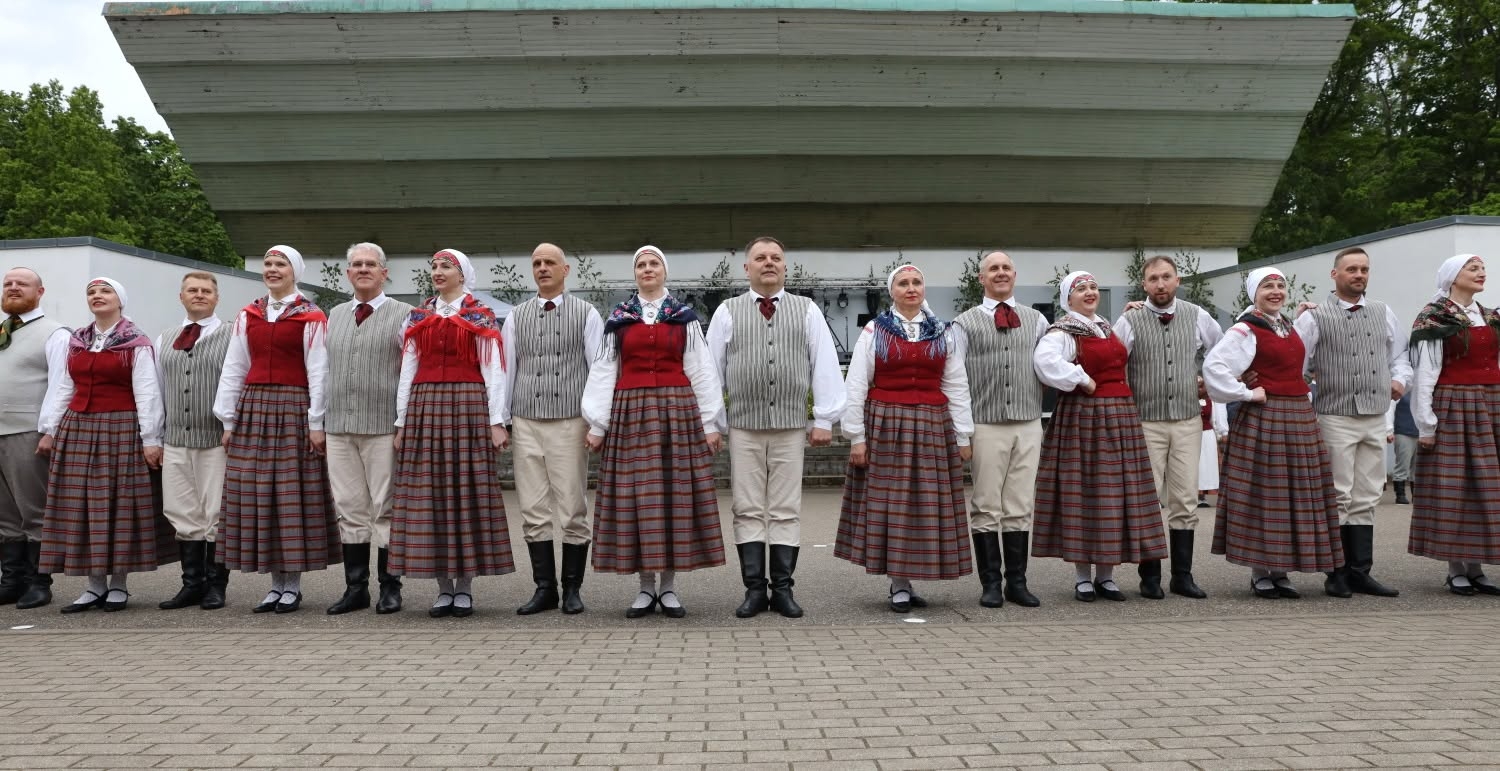 Latgales reģiona vidējās paaudzes un senioru deju kolektīvu lielkoncerts “Doncojam puļceņā kai bitis kūzulā”