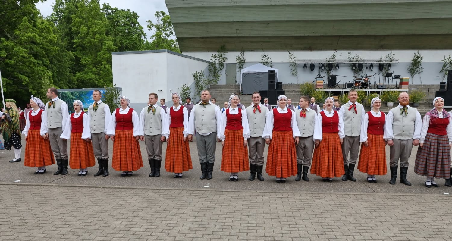 Latgales reģiona vidējās paaudzes un senioru deju kolektīvu lielkoncerts “Doncojam puļceņā kai bitis kūzulā”