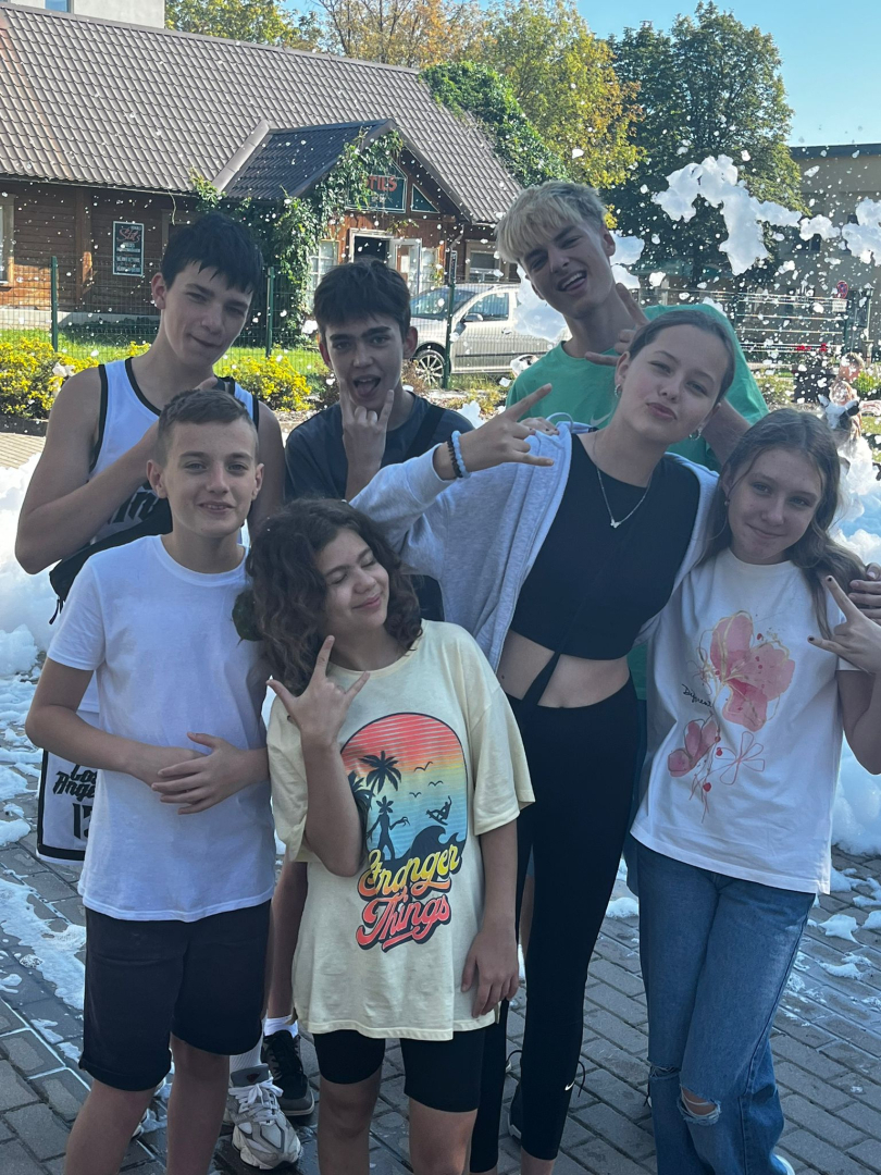 Biedrība "Jaunie Spārni" ar lepnumu noslēdz sirsnīgo projektu "Satikšanās punkts"