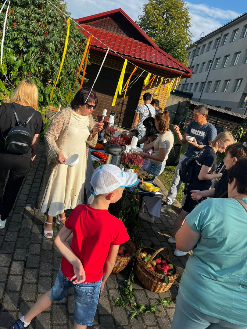 Biedrība "Jaunie Spārni" ar lepnumu noslēdz sirsnīgo projektu "Satikšanās punkts"