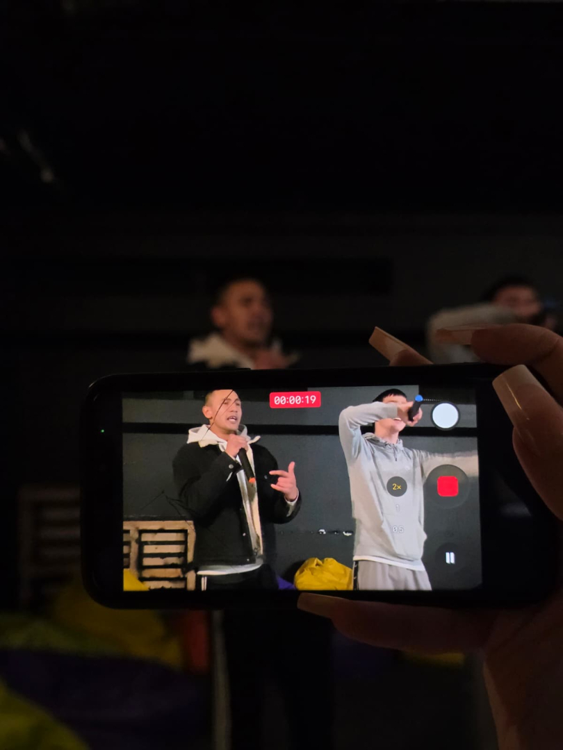Jaunieši dzied un iedvesmo – karaoke vakari jauniešu centros “ČETRI” un “Pakāpieni”!