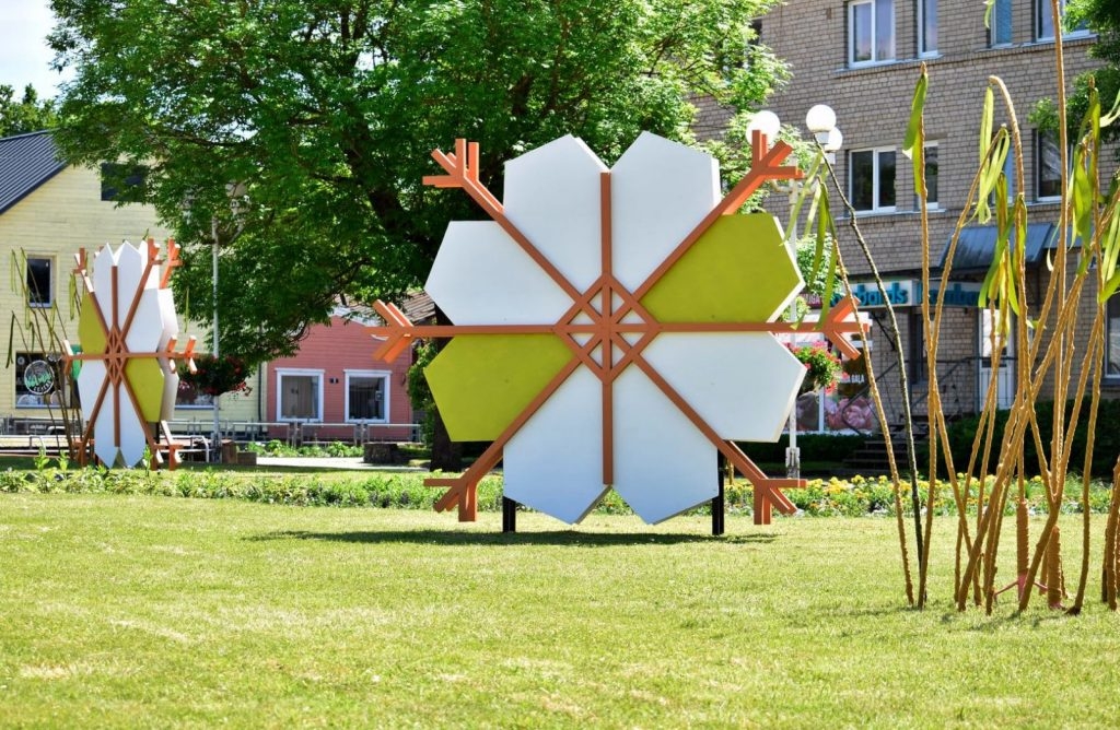 Preiļu pilsēta vasaras saulgriežu noformējumā