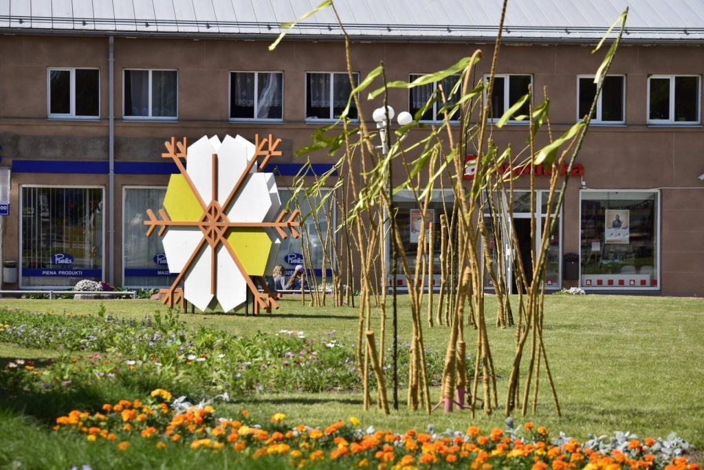 Preiļu pilsēta vasaras saulgriežu noformējumā