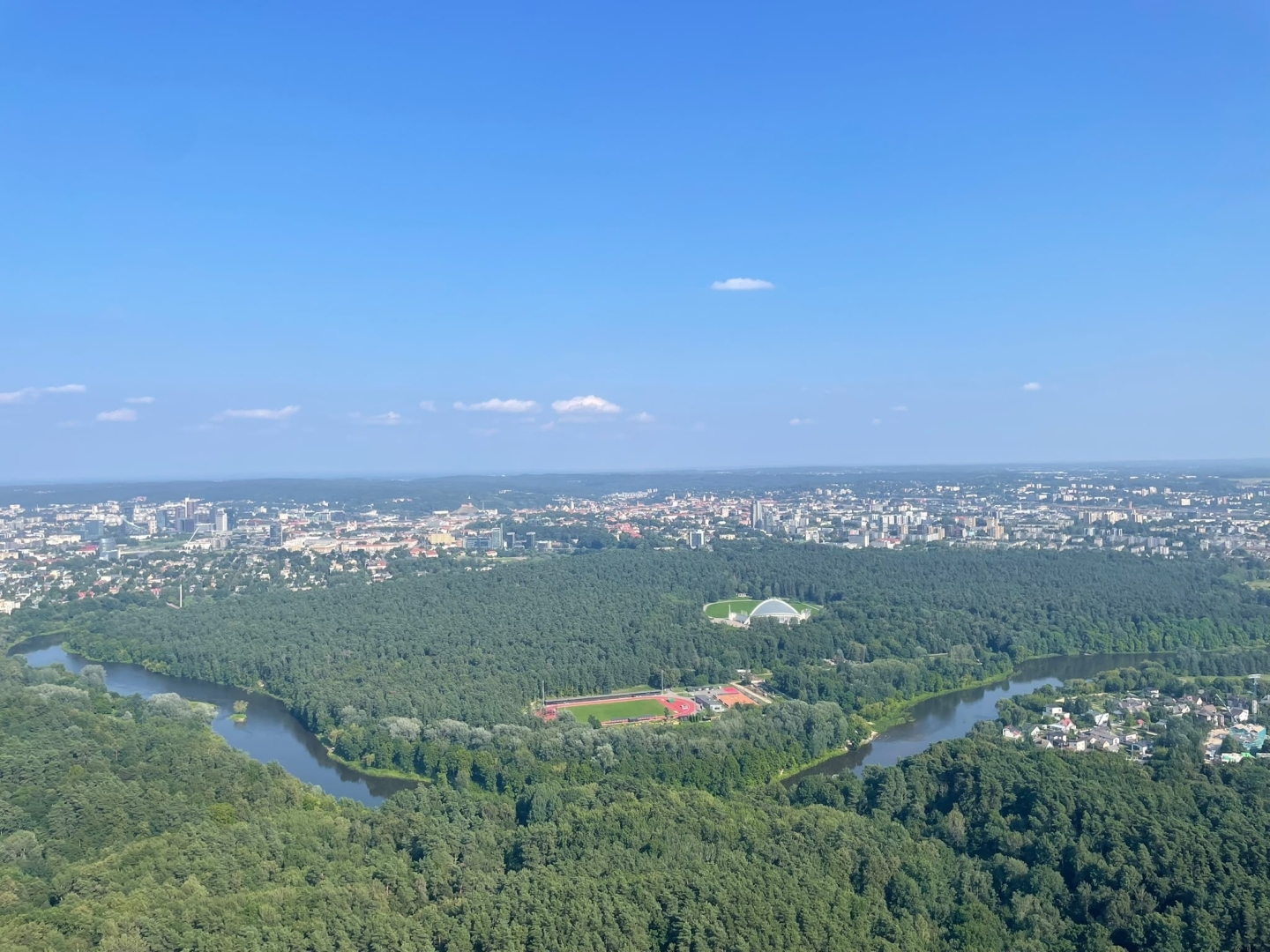 Latvijas un Lietuvas kopīgās un atšķirīgās iezīmes formālajā un neformālajā izglītībā, vecāku un izglītības iestāžu sadarbības pieredze