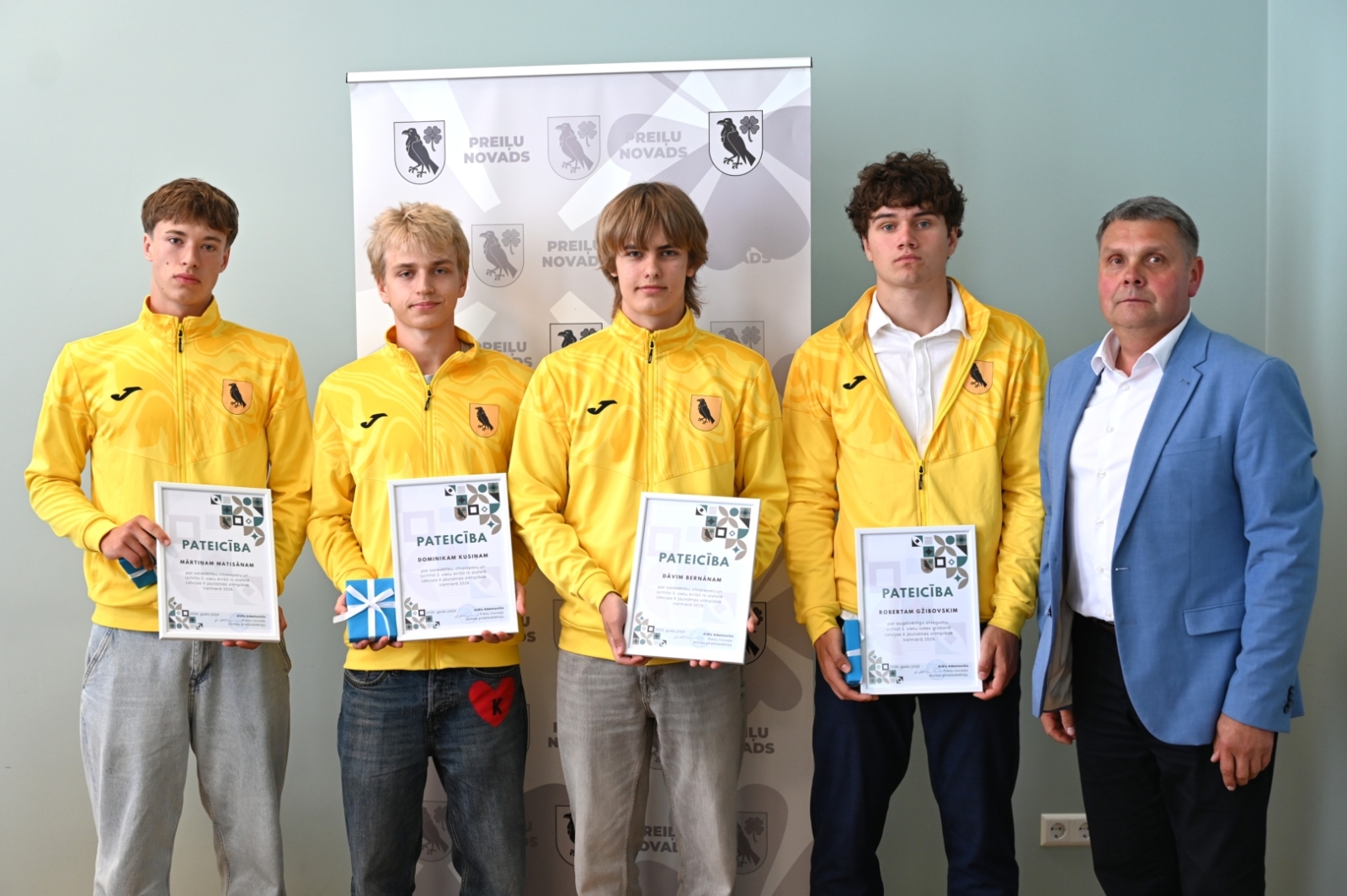 Pašvaldībā tika sveikti Latvijas X Jaunatnes olimpiādes Valmierā laureāti, dalībnieki un viņu treneri