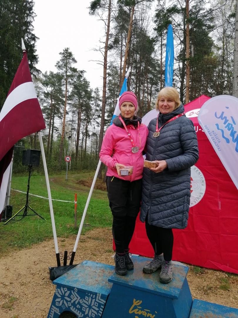 Preiļu novada sportisti guvuši vairākas medaļas Latvijas pašvaldību sporta veterānu – senioru 61. sporta spēlēs pavasara krosā un nūjošanā