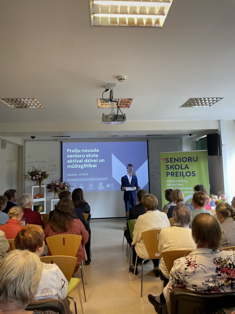 Preiļos atklāta senioru skola