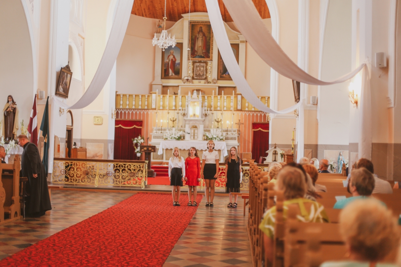 Preiļu Romas katoļu baznīcā Svētku dievkalpojums