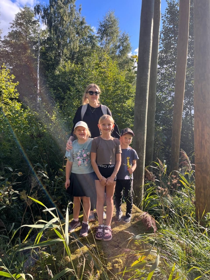 Preiļu novadā aizvadīts izglītojošs un spēcinošs pārgājiens "Ceļā pie Martas gar Egles ezeru"